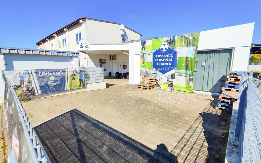 Attraktive Gewerbefläche mit Halle, Büros und Stellplätzen in Erolzheim