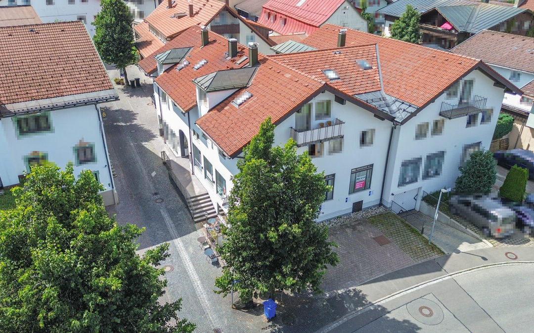Kapitalanlage: Gepflegte Gewerbeeinheit mit zwei Außenstellplätzen in Oberstaufen